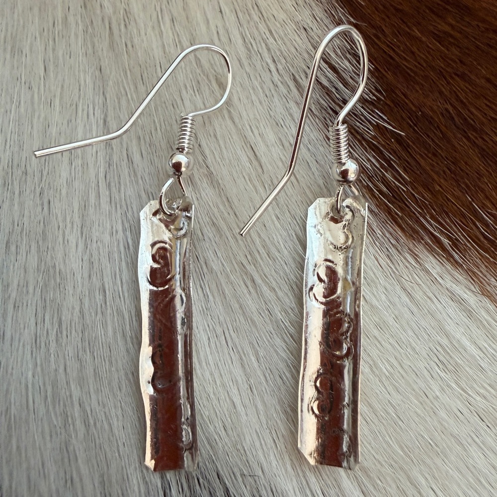 ❤️ Navajo Elaine Tahe Native American Heart Motif Bar Earrings Sterling 1.67”L - Picture 7 of 11